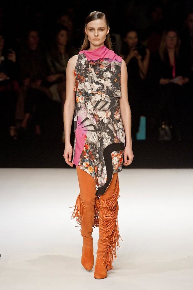 Just Cavalli: إنفجار الألوان والحياة النابضة