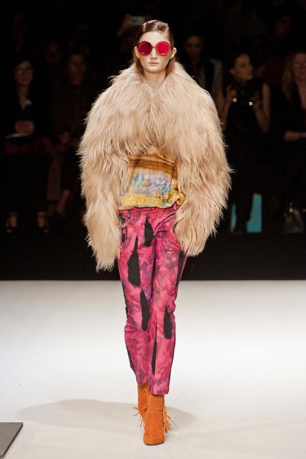 Just Cavalli: إنفجار الألوان والحياة النابضة