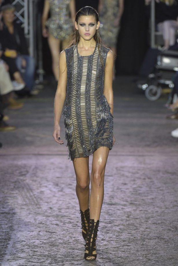 مجموعة Julien Macdonald لربيع و صيف 2016