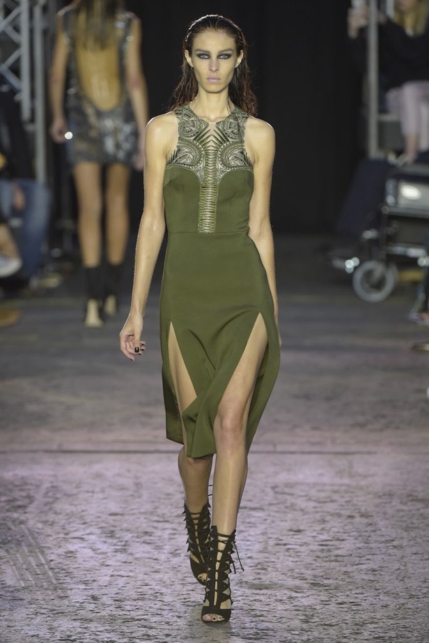 مجموعة Julien Macdonald لربيع و صيف 2016