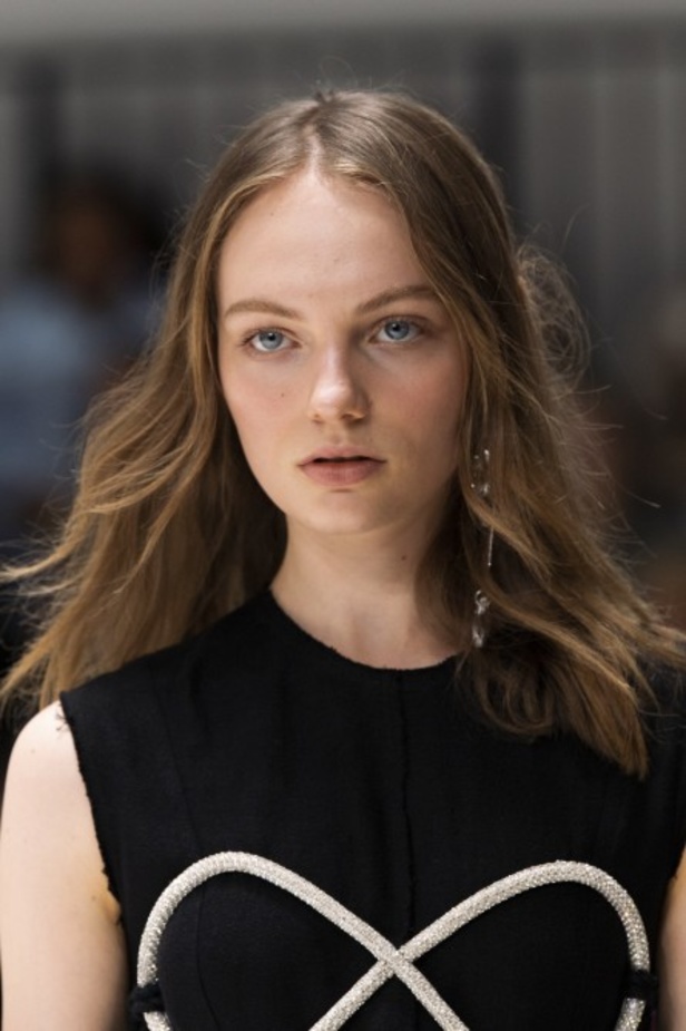 اسبوع الموضة في لندن 2019 مجموعة JW ANDERSON  للأزياء الجاهزة  لربيع وصيف 2020