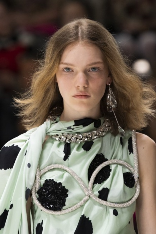 اسبوع الموضة في لندن 2019 مجموعة JW ANDERSON  للأزياء الجاهزة  لربيع وصيف 2020