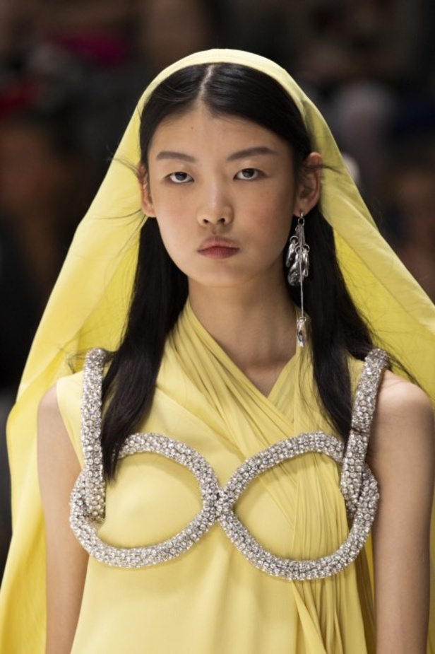 اسبوع الموضة في لندن 2019 مجموعة JW ANDERSON  للأزياء الجاهزة  لربيع وصيف 2020