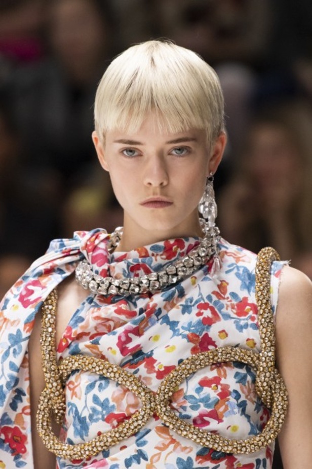 اسبوع الموضة في لندن 2019 مجموعة JW ANDERSON  للأزياء الجاهزة  لربيع وصيف 2020