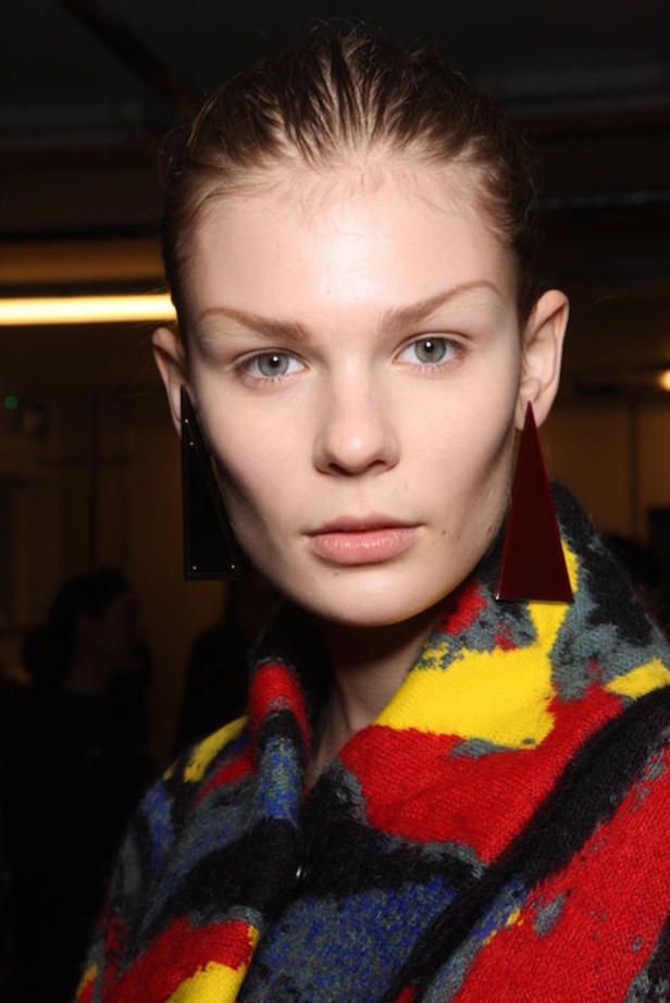 "J.W.Anderson".... صخب الثمانيّات بجرأة وتفرّد