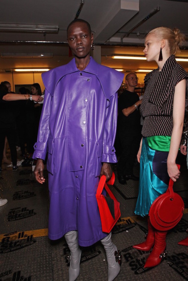 "J.W.Anderson".... صخب الثمانيّات بجرأة وتفرّد