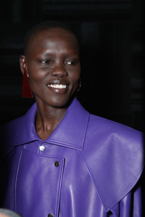 "J.W.Anderson".... صخب الثمانيّات بجرأة وتفرّد