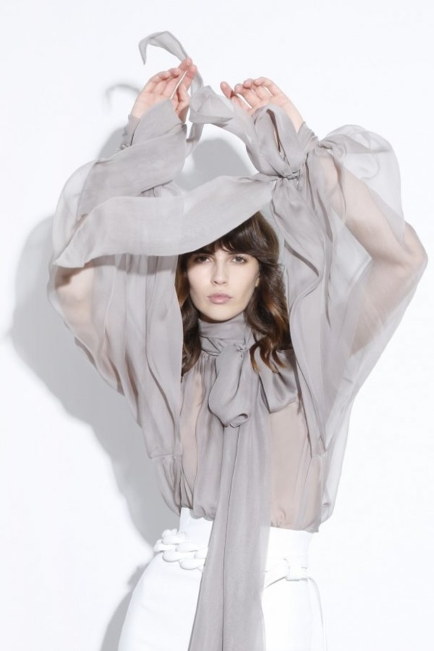 عرض ازياء مجموعة Kristina Fidelskaya لموسم ربيع وصيف 2021