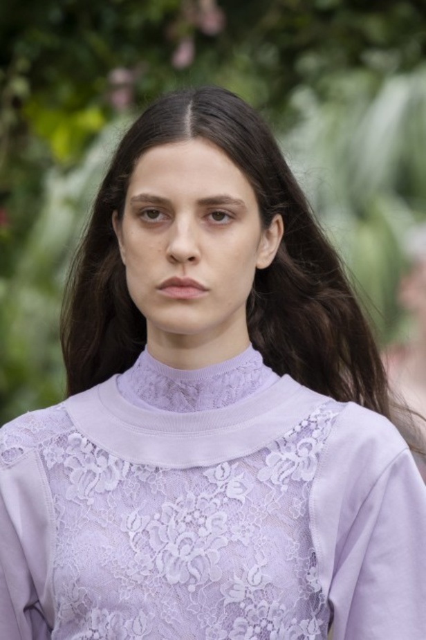 عرض ازياء مجموعة كنزو Kenzo لربيع وصيف 2021 من اسبوع الموضة في باريس