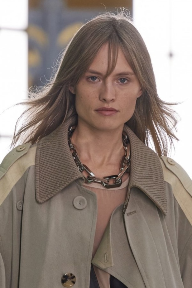 عرض ازياء Louis Vuitton من أسبوع الموضة في باريس لربيع وصيف 2021