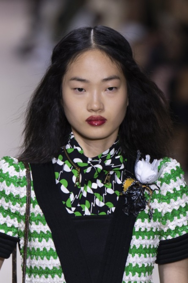 إطلالات فائقة الأناقة خلال عرض Louis Vuitton لربيع وصيف 2020