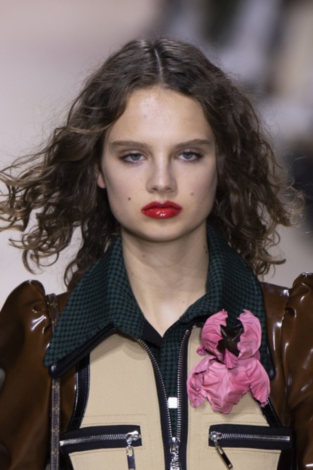 إطلالات فائقة الأناقة خلال عرض Louis Vuitton لربيع وصيف 2020