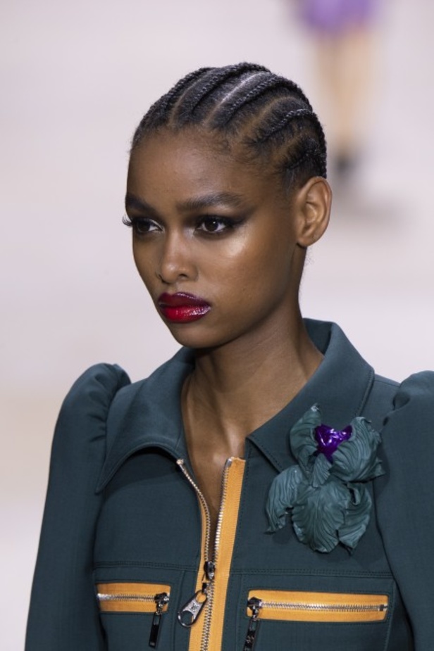 إطلالات فائقة الأناقة خلال عرض Louis Vuitton لربيع وصيف 2020