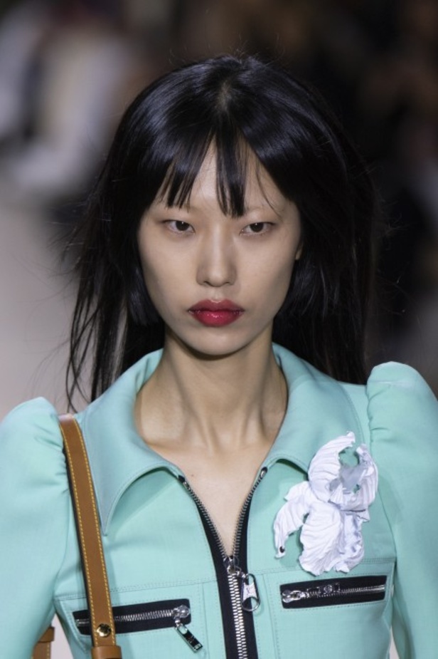 إطلالات فائقة الأناقة خلال عرض Louis Vuitton لربيع وصيف 2020