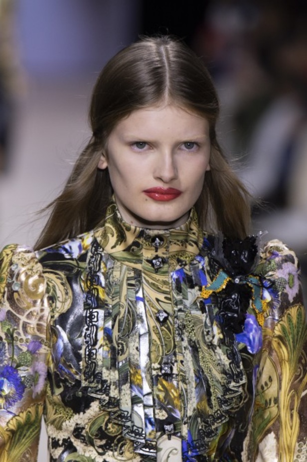 إطلالات فائقة الأناقة خلال عرض Louis Vuitton لربيع وصيف 2020