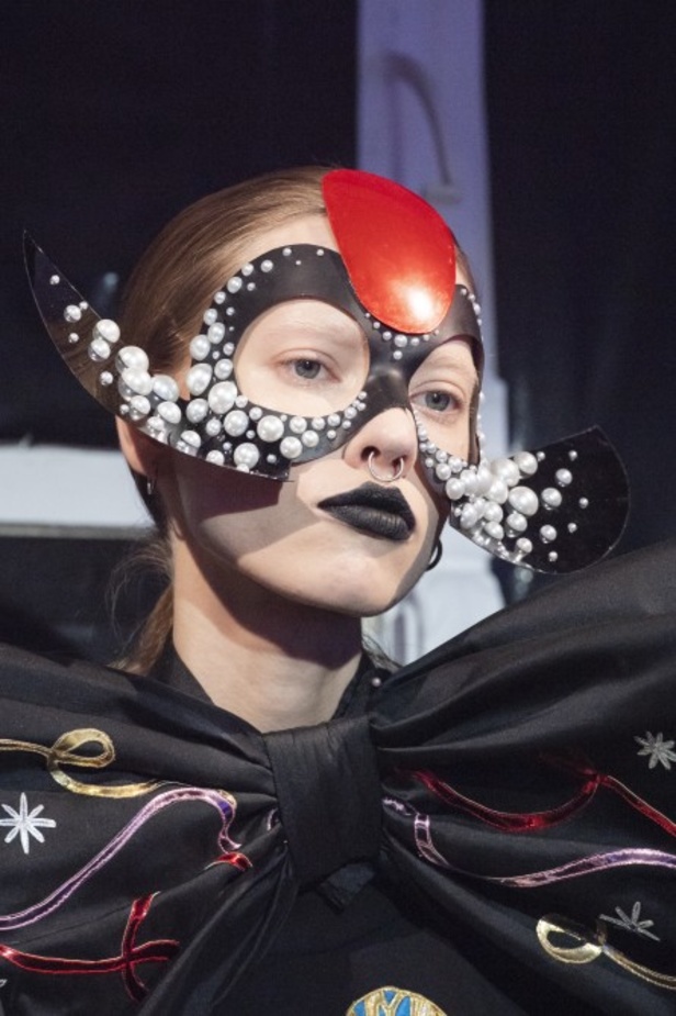 اسبوع الموضة في باريس 2019 مجموعة الالبسة الجاهزة من MANISH ARORA لربيع وصيف 2020