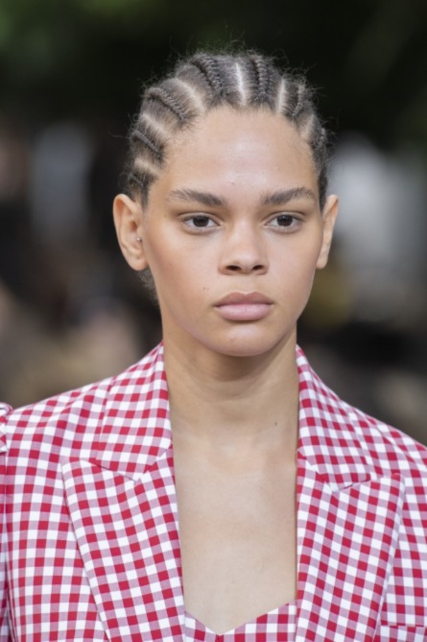 أسبوع الموضة في نيويورك 2019 .. عرض أحدث موديلات شنط Michael Kors