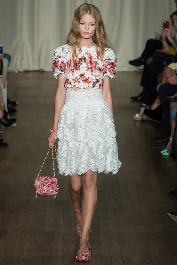 Marchesa : أحلام وردية من عالم الأميرات