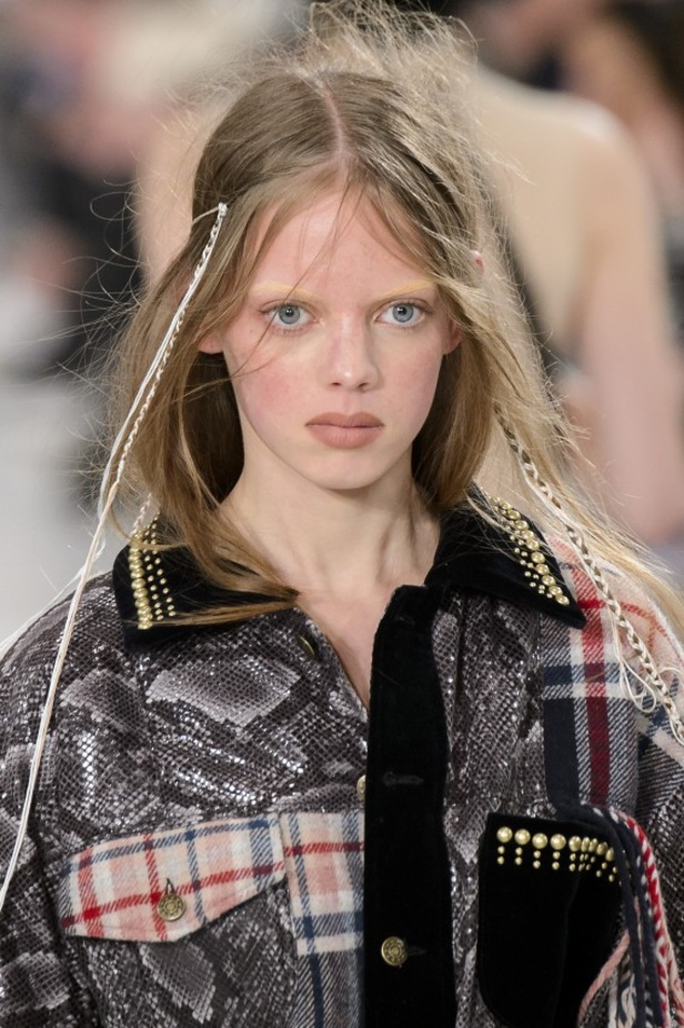 عرض أزياء ميزون مارجيلا لخريف وشتاء 2017-2018