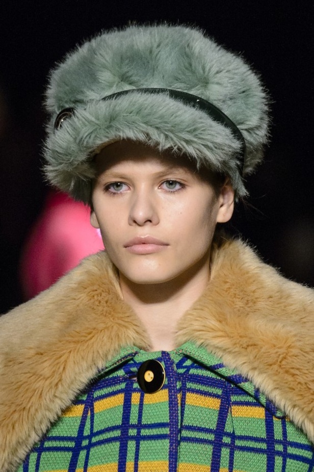 عرض أزياء ميو ميو لموسم خريف وشتاء 2017