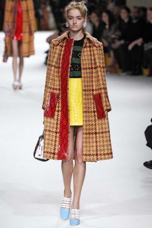 تألقي جمالاً مع مجموعة الأزياء الرائعة من Miu Miu