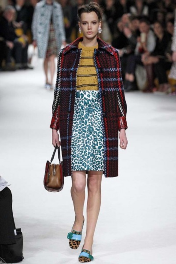 تألقي جمالاً مع مجموعة الأزياء الرائعة من Miu Miu