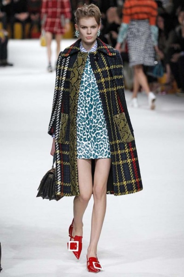 تألقي جمالاً مع مجموعة الأزياء الرائعة من Miu Miu