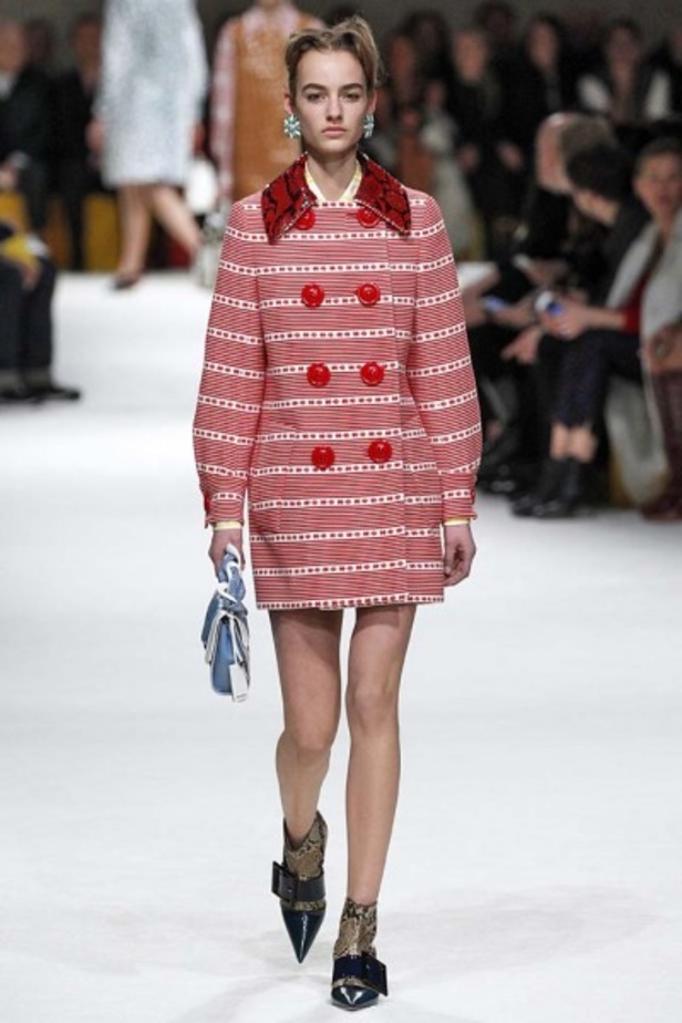 تألقي جمالاً مع مجموعة الأزياء الرائعة من Miu Miu