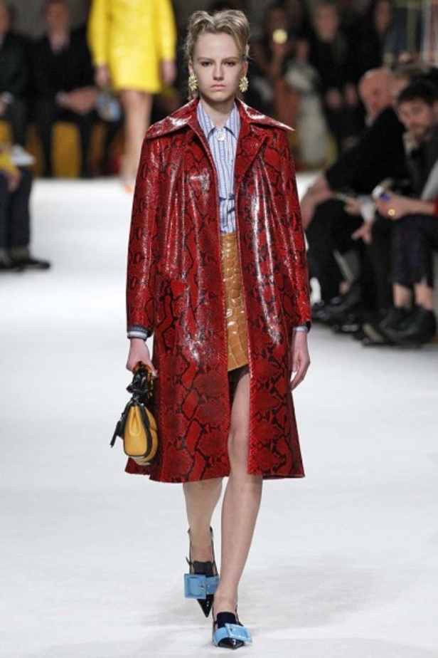 تألقي جمالاً مع مجموعة الأزياء الرائعة من Miu Miu