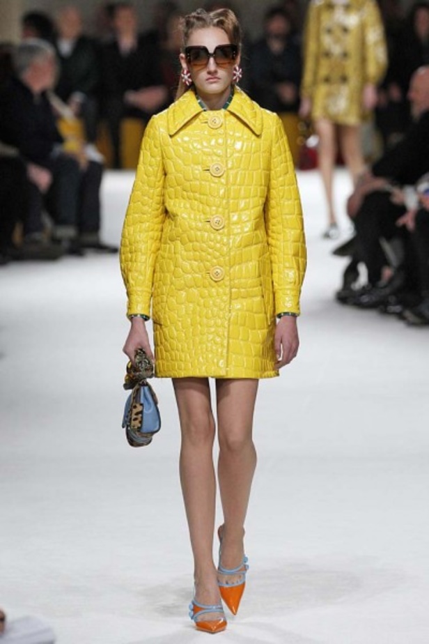 تألقي جمالاً مع مجموعة الأزياء الرائعة من Miu Miu