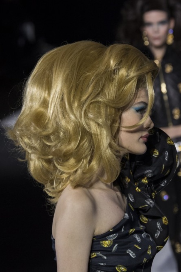 مجموعة Moschino  للألبسة الجاهزة لخريف و شتاء 2019