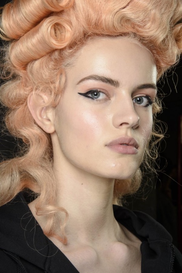 مجموعة موسكينو MOSCHINO لخريف وشتاء 2020-2021 من ميلانو