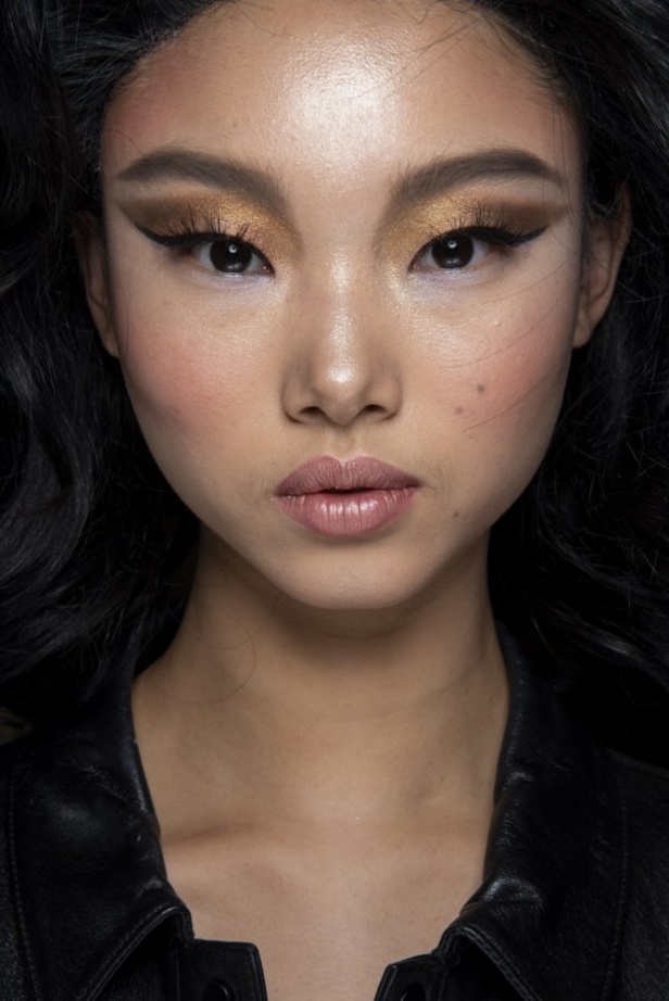 مجموعة Moschino  للألبسة الجاهزة لخريف و شتاء 2019