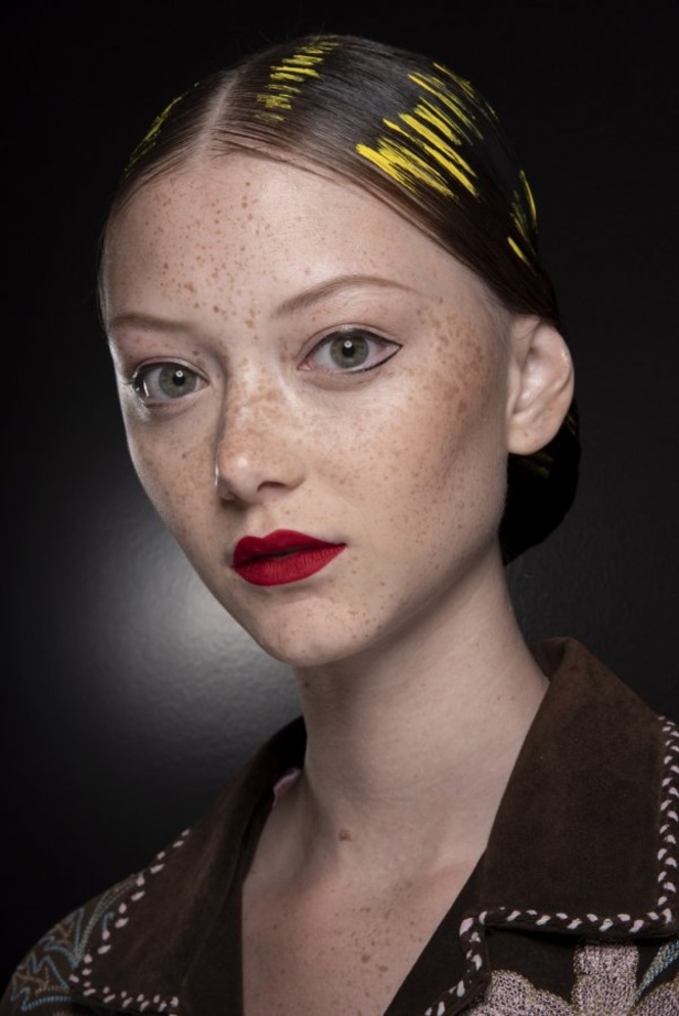 اسبوع الموضة في ميلان 2019  اخر صيحات MOSCHINO  لربيع وصيف 2020  