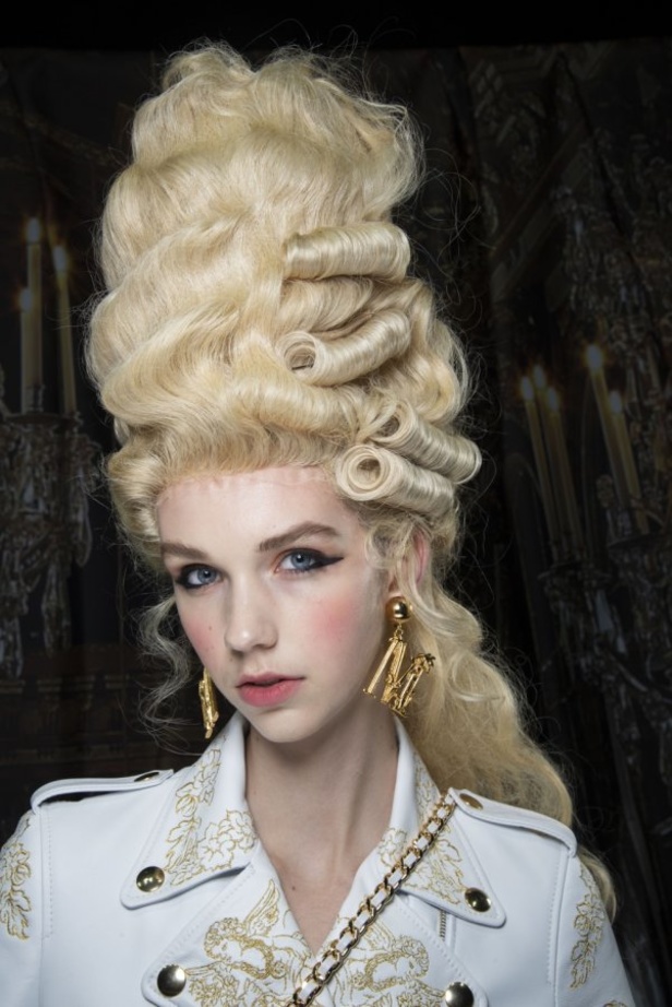 مجموعة موسكينو MOSCHINO لخريف وشتاء 2020-2021 من ميلانو