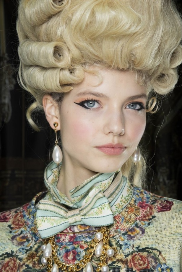 مجموعة موسكينو MOSCHINO لخريف وشتاء 2020-2021 من ميلانو