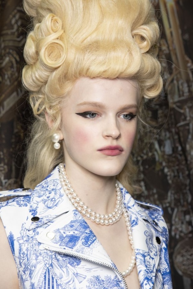 مجموعة موسكينو MOSCHINO لخريف وشتاء 2020-2021 من ميلانو