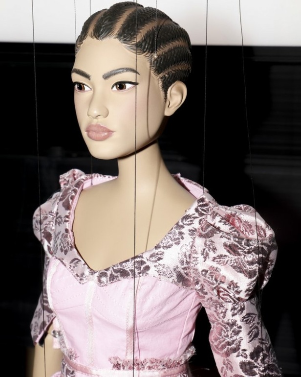 عرض أزياء مجموعة MOSCHINO لربيع وصيف 2021 في أسبوع الموضة في ميلانو