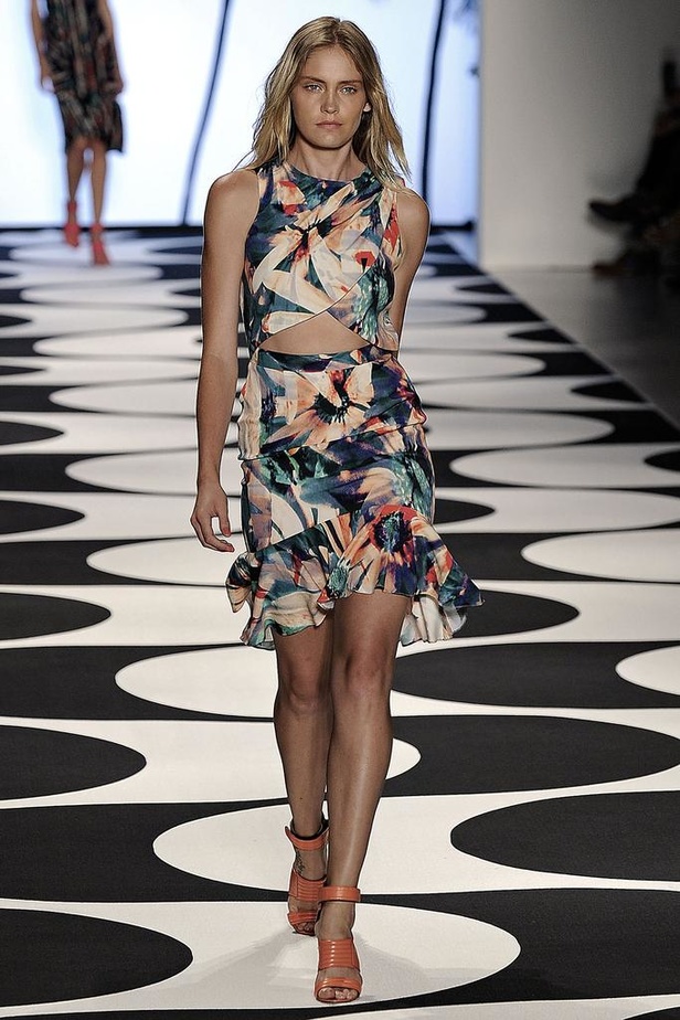 Nicole Miller : تمايلي على أنغام الكوباكابانا..