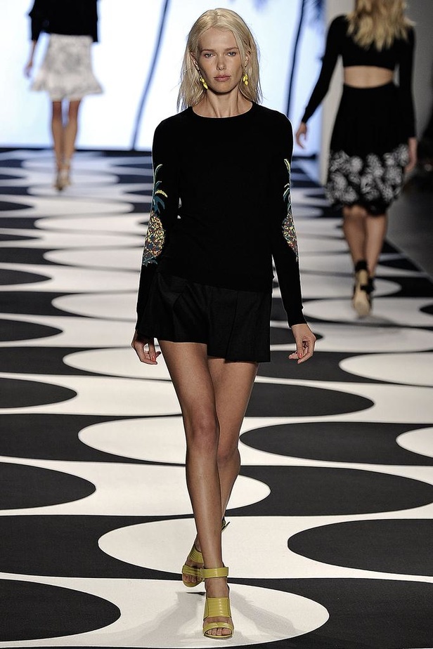 Nicole Miller : تمايلي على أنغام الكوباكابانا..