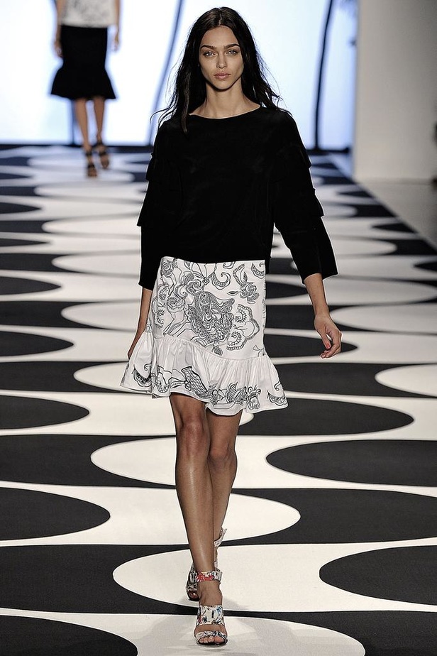 Nicole Miller : تمايلي على أنغام الكوباكابانا..