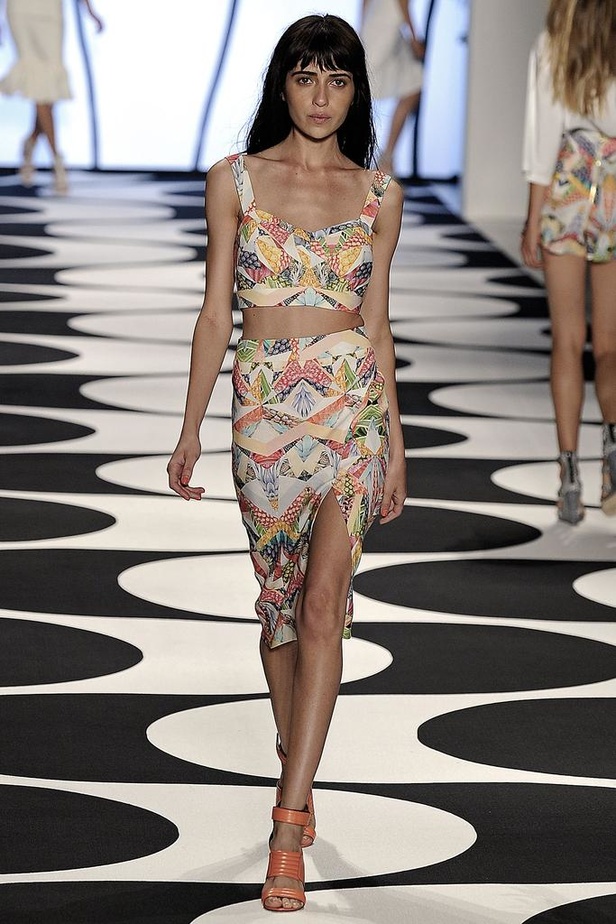 Nicole Miller : تمايلي على أنغام الكوباكابانا..