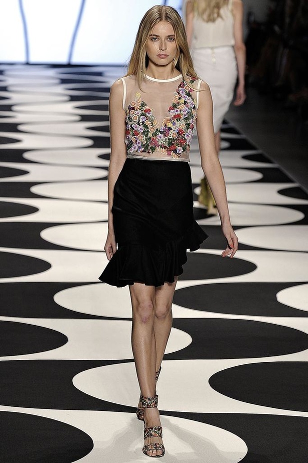 Nicole Miller : تمايلي على أنغام الكوباكابانا..