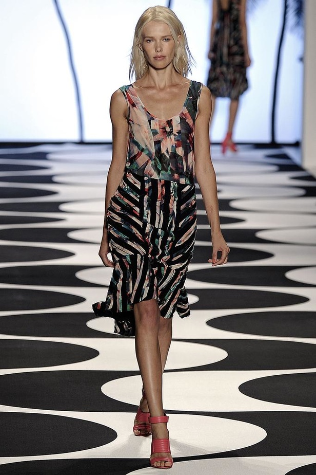 Nicole Miller : تمايلي على أنغام الكوباكابانا..