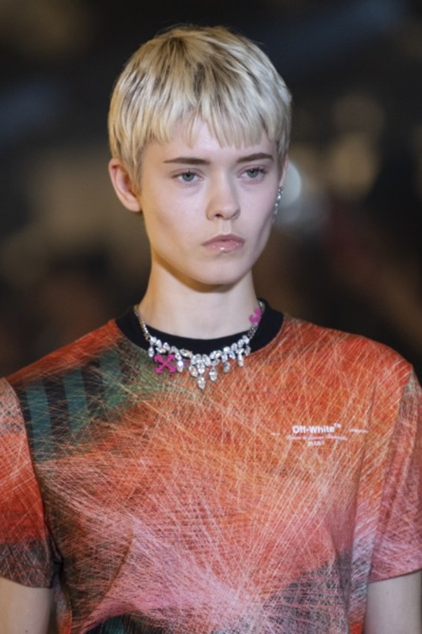 عرض مجموعة Off white بحس رياضي فاخر 