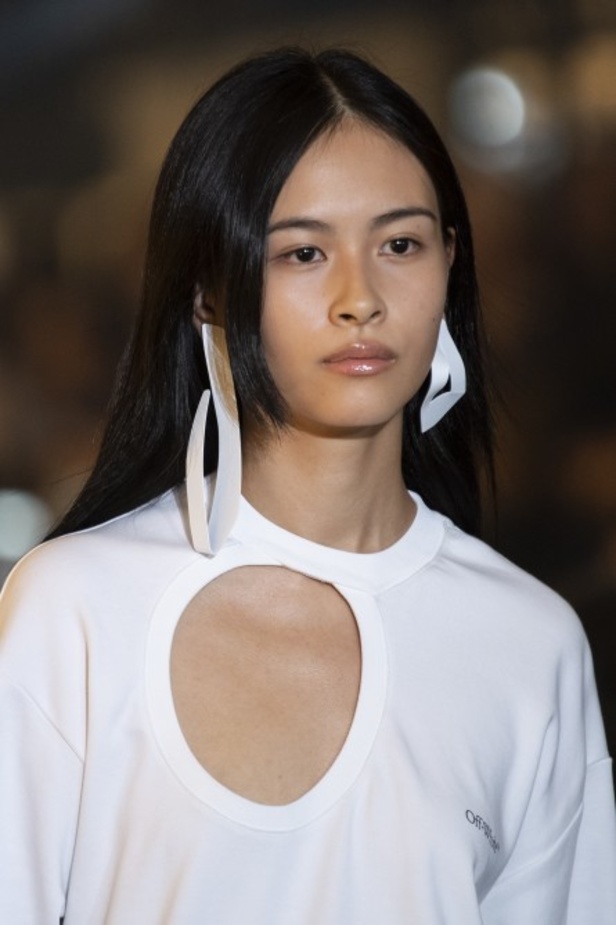 عرض مجموعة Off white بحس رياضي فاخر 