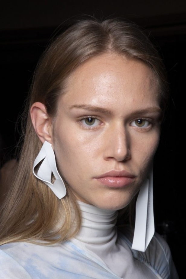 عرض مجموعة Off white بحس رياضي فاخر 