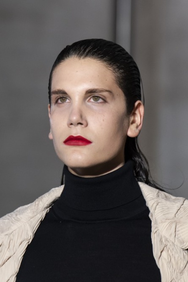 مجموعة الالبسة الجاهزة من Roland Mouret لخريف وشتاء 2020-2021