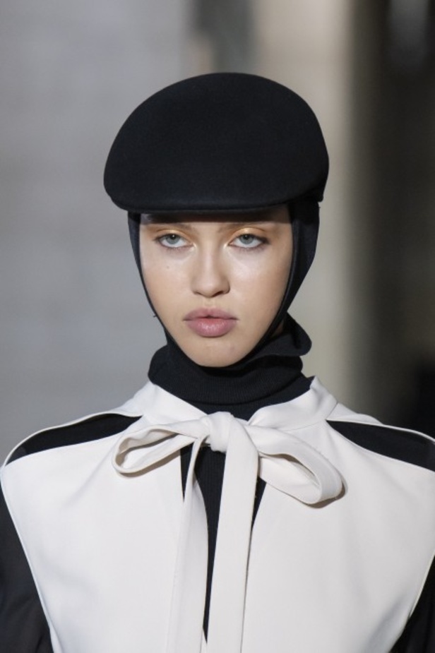 مجموعة الالبسة الجاهزة من Roland Mouret لخريف وشتاء 2020-2021