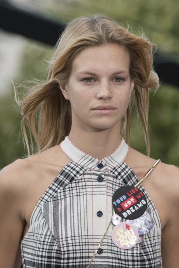 عرض أزياء Roland Mouret لربيع وصيف ٢٠١٩ !